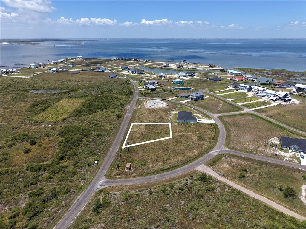 1333 Cape Velero Dr, Rockport, TX 78382 — photo 4