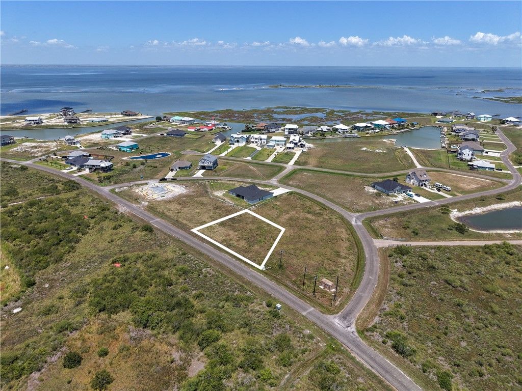 1333 Cape Velero Dr, Rockport, TX 78382 — photo 5