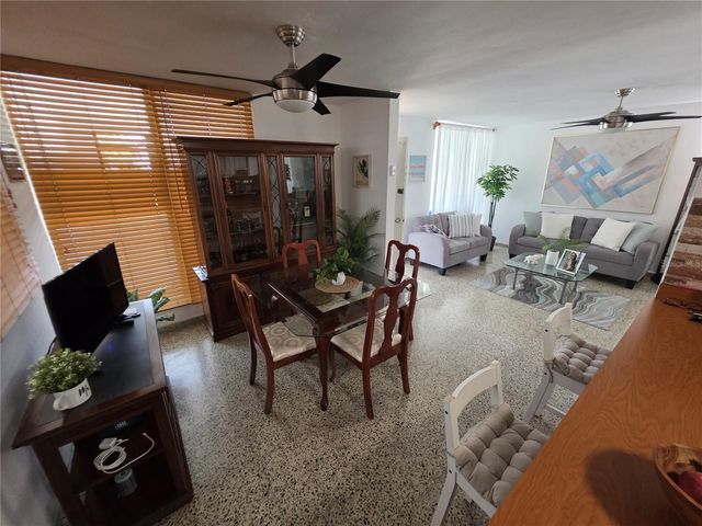 509 Blq 211 URB. VILLA CAROLINA 13, Carolina, PR 00984