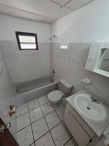 509 Blq 211 URB. VILLA CAROLINA 13, Carolina, PR 00984