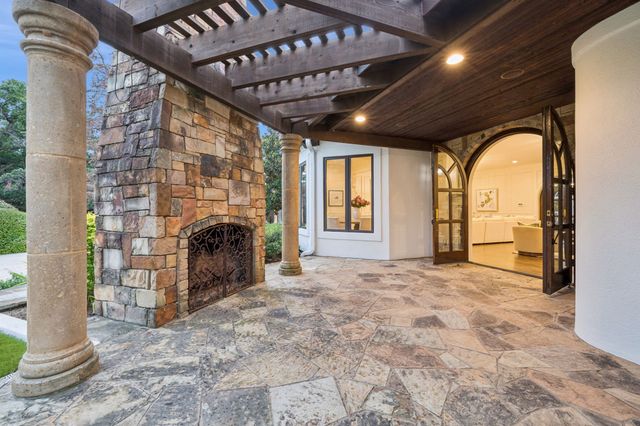 1900 Shady Oaks Drive, Southlake, TX 76092