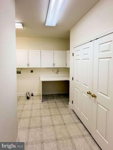 701 WOODFIELD DR, Lititz, PA 17543