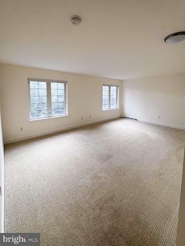 701 WOODFIELD DR, Lititz, PA 17543