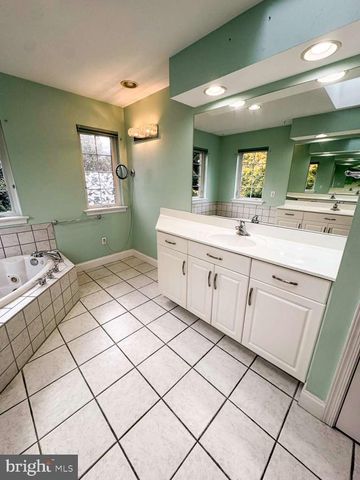 701 WOODFIELD DR, Lititz, PA 17543