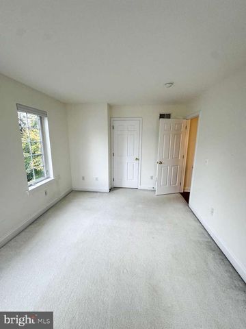 701 WOODFIELD DR, Lititz, PA 17543