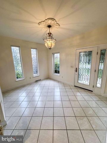 701 WOODFIELD DR, Lititz, PA 17543