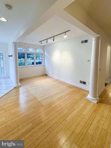 701 WOODFIELD DR, Lititz, PA 17543