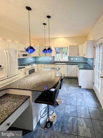 701 WOODFIELD DR, Lititz, PA 17543