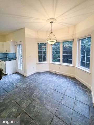 701 WOODFIELD DR, Lititz, PA 17543