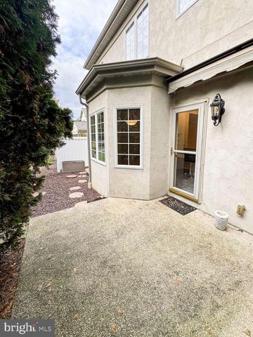 701 WOODFIELD DR, Lititz, PA 17543