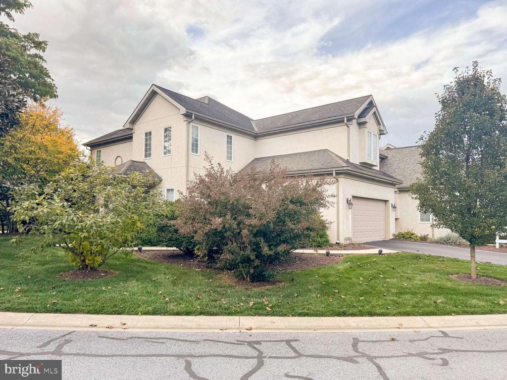 701 WOODFIELD DR, Lititz, PA 17543