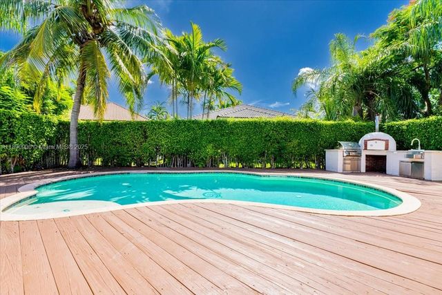 830 Lavender Cir, Weston, FL 33327