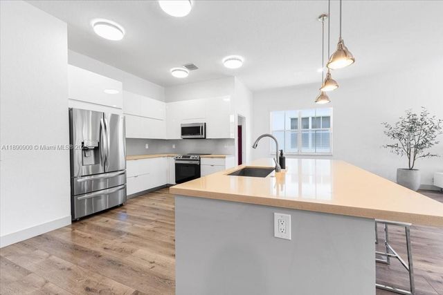 830 Lavender Cir, Weston, FL 33327