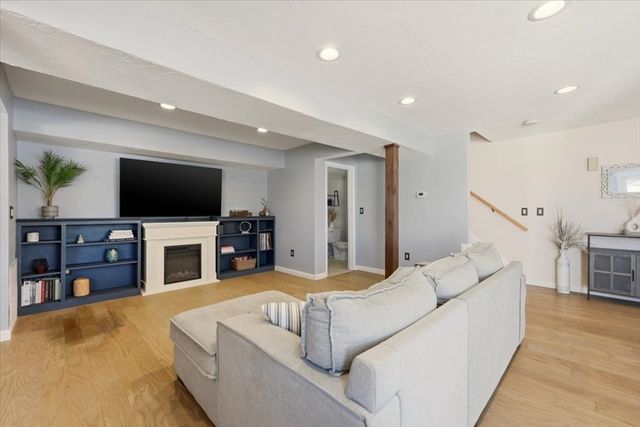 49 Elderwood Dr 49, Stoughton, MA 02072