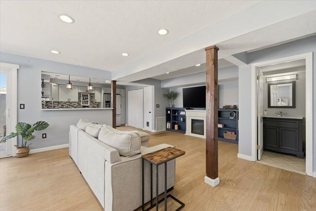 49 Elderwood Dr 49, Stoughton, MA 02072