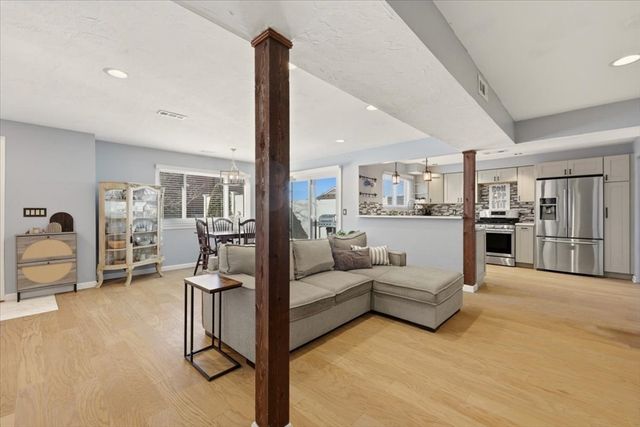 49 Elderwood Dr 49, Stoughton, MA 02072