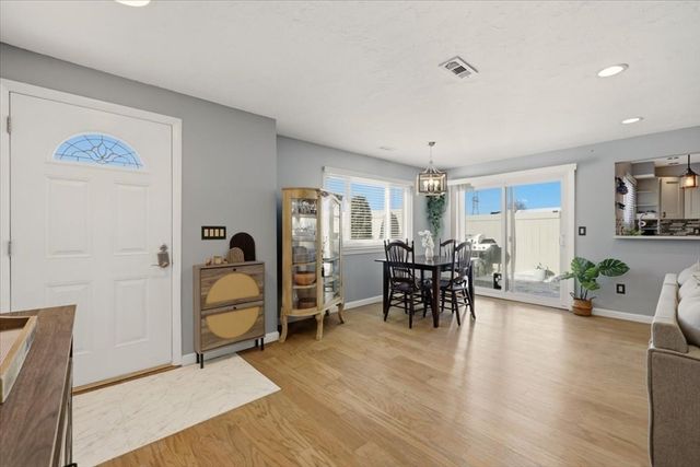 49 Elderwood Dr 49, Stoughton, MA 02072