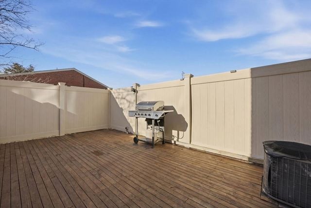 49 Elderwood Dr 49, Stoughton, MA 02072