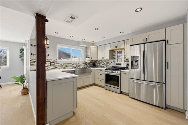 49 Elderwood Dr 49, Stoughton, MA 02072