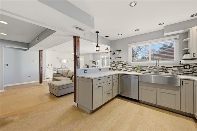 49 Elderwood Dr 49, Stoughton, MA 02072