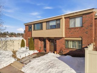 49 Elderwood Dr 49, Stoughton, MA 02072