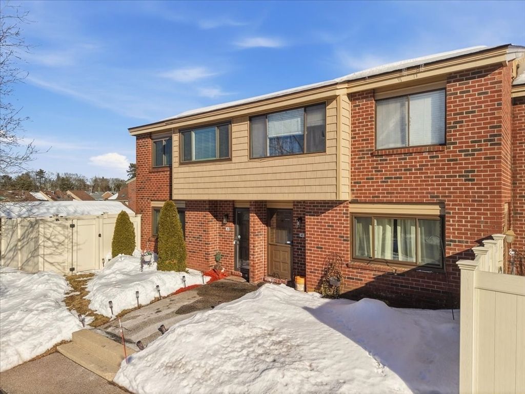 49 Elderwood Dr 49, Stoughton, MA 02072