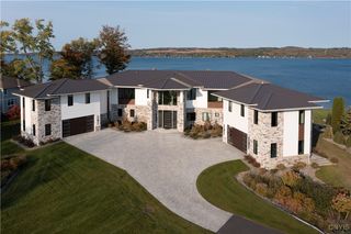 1812 W Lake Rd, Skaneateles, NY 13152