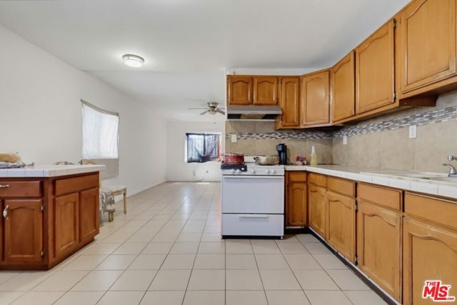331 W 92nd Street, Los Angeles, CA 90003