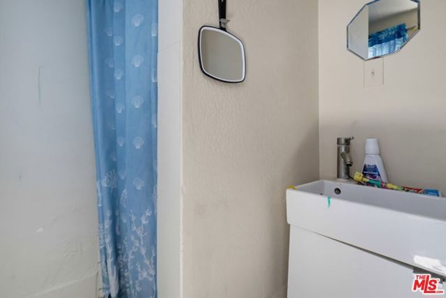 331 W 92nd Street, Los Angeles, CA 90003