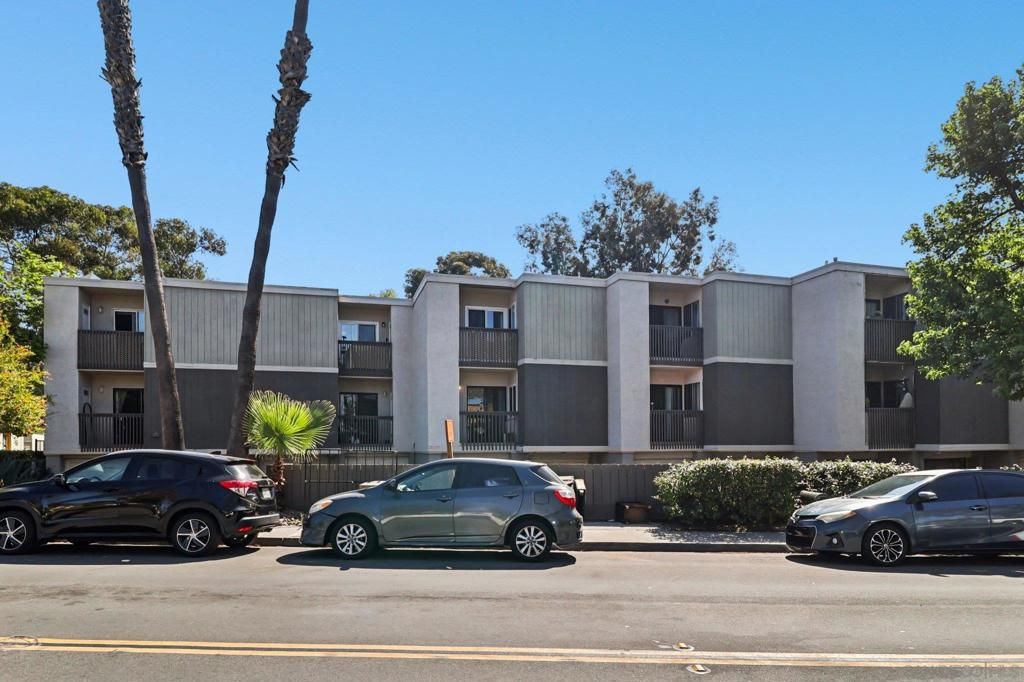 Image 24 of property listing at 4615 Pico 3, San Diego, CA 92109