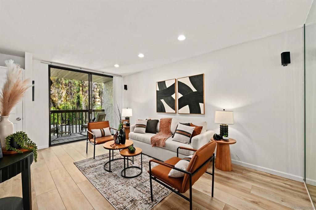 Image 3 of property listing at 4615 Pico 3, San Diego, CA 92109