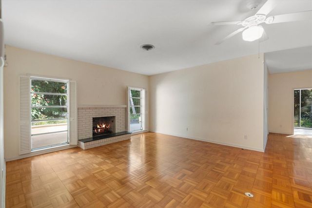 24 N Via Lucindia, Sewalls Point, FL 34996