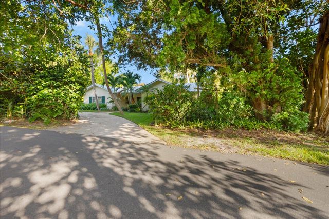24 N Via Lucindia, Sewalls Point, FL 34996