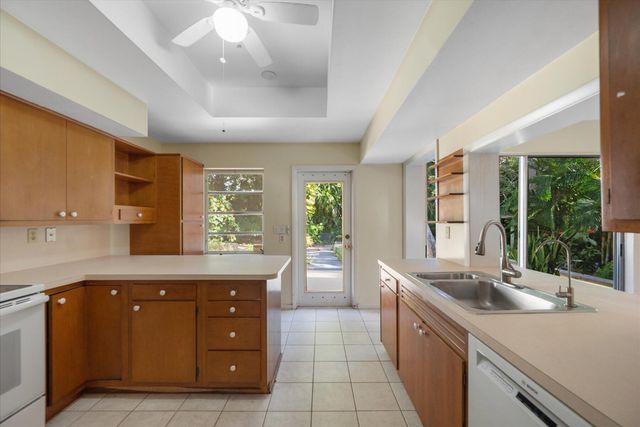 24 N Via Lucindia, Sewalls Point, FL 34996