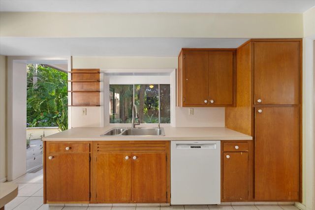 24 N Via Lucindia, Sewalls Point, FL 34996