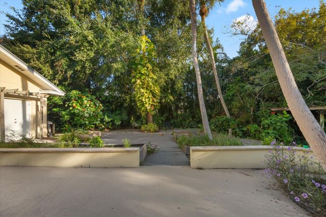 24 N Via Lucindia, Sewalls Point, FL 34996