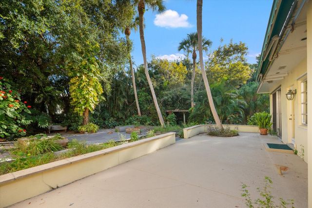 24 N Via Lucindia, Sewalls Point, FL 34996