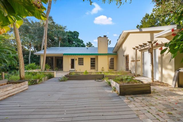 24 N Via Lucindia, Sewalls Point, FL 34996