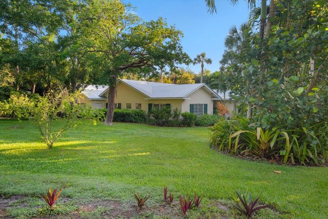 24 N Via Lucindia, Sewalls Point, FL 34996