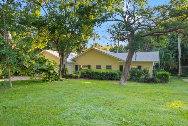 24 N Via Lucindia, Sewalls Point, FL 34996