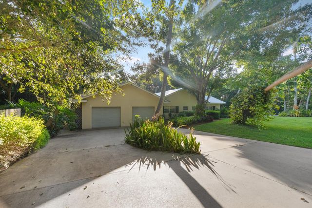 24 N Via Lucindia, Sewalls Point, FL 34996
