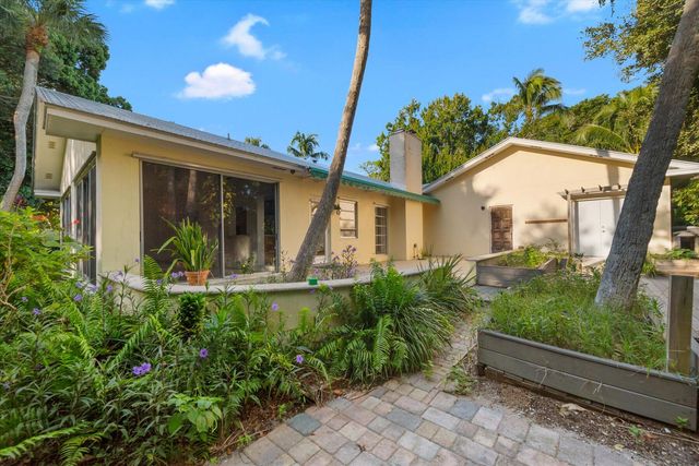 24 N Via Lucindia, Sewalls Point, FL 34996
