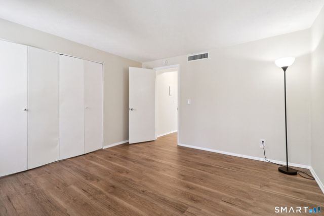 172 Towne House Road 172, Hamden, CT 06514