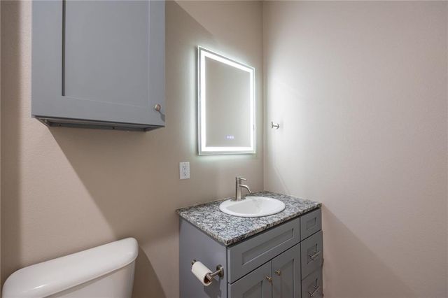 901 Valley Oaks Lane, Centerton, AR 72719