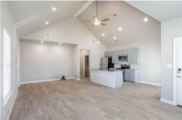 901 Valley Oaks Lane, Centerton, AR 72719