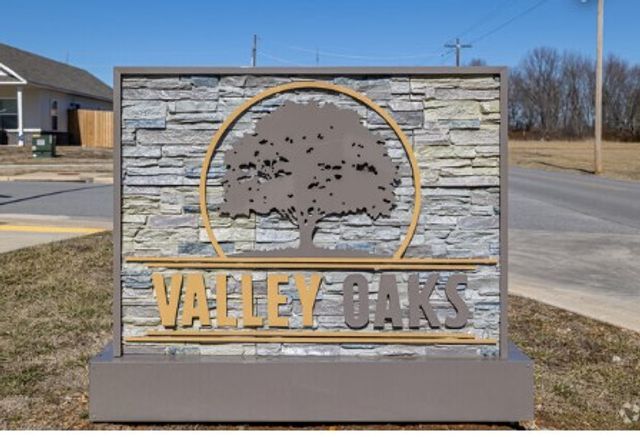 901 Valley Oaks Lane, Centerton, AR 72719