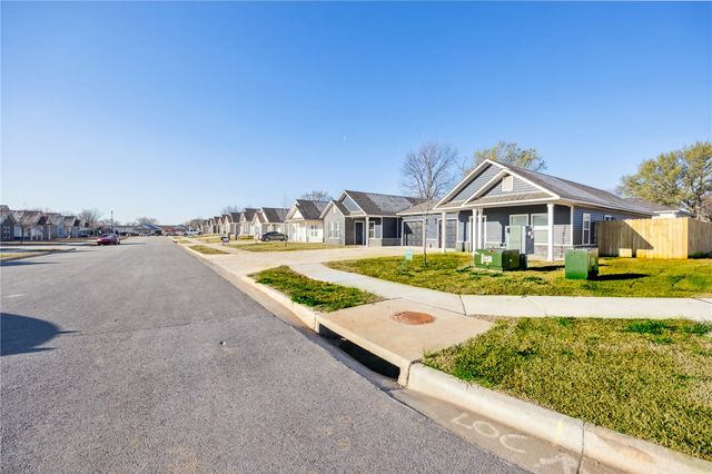 901 Valley Oaks Lane, Centerton, AR 72719