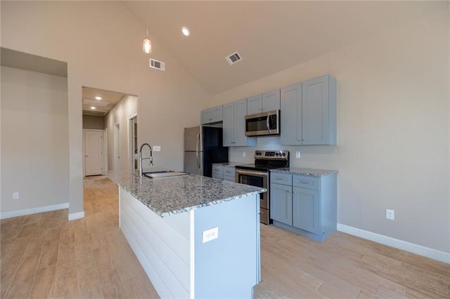 901 Valley Oaks Lane, Centerton, AR 72719