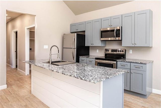 901 Valley Oaks Lane, Centerton, AR 72719