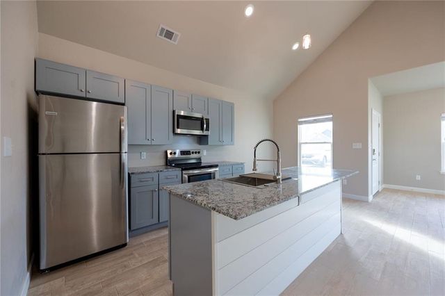 901 Valley Oaks Lane, Centerton, AR 72719